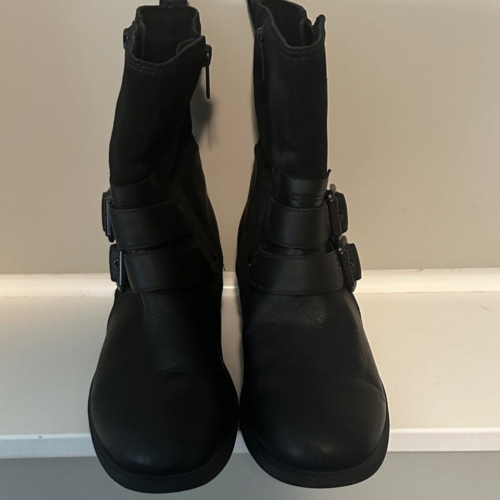 UGG Black Women’s Wilde Moto Boots with Buckle Detail - Picture 4 of 7